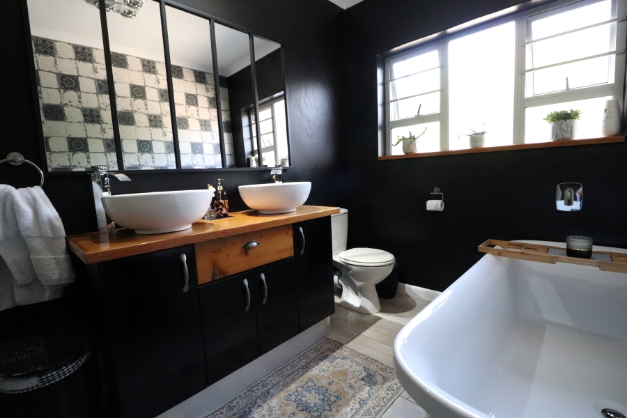 4 Bedroom Property for Sale in Sherwood Eastern Cape